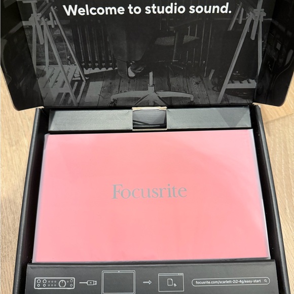 Scarlett 2i2 USB Audio Interface - Red - Picture 2 of 5